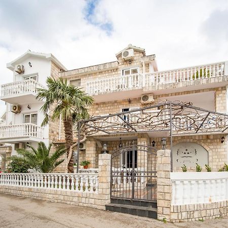 בודווה Apartments & Rooms Nikolic מראה חיצוני תמונה