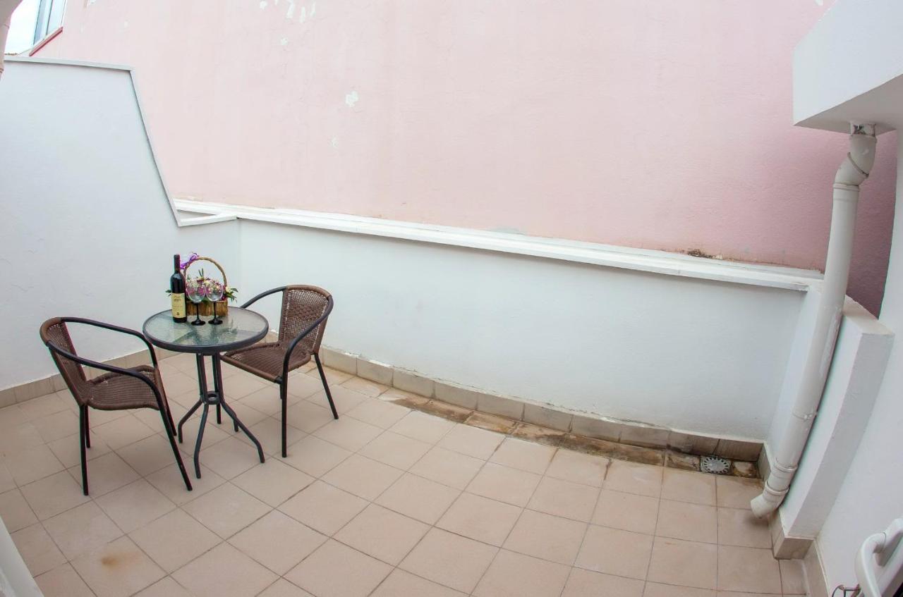 בודווה Apartments & Rooms Nikolic מראה חיצוני תמונה