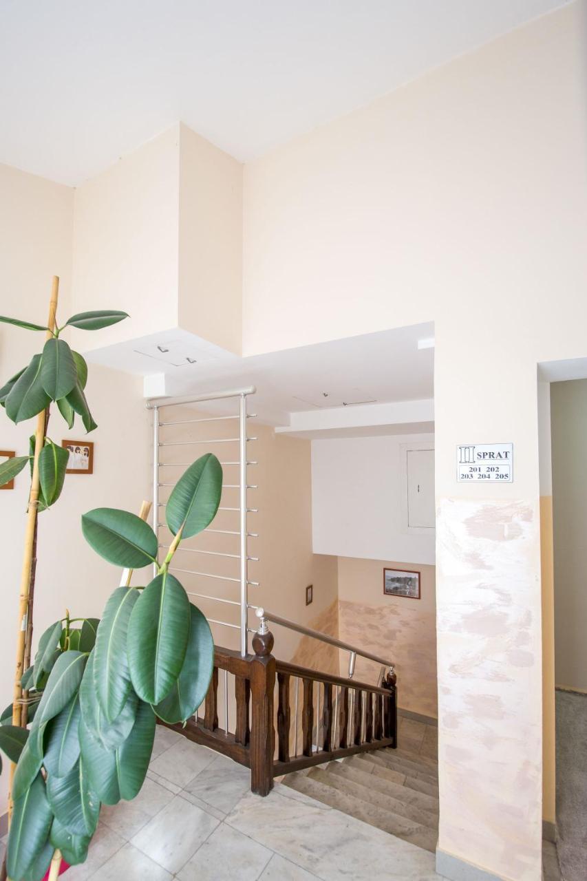 בודווה Apartments & Rooms Nikolic מראה חיצוני תמונה