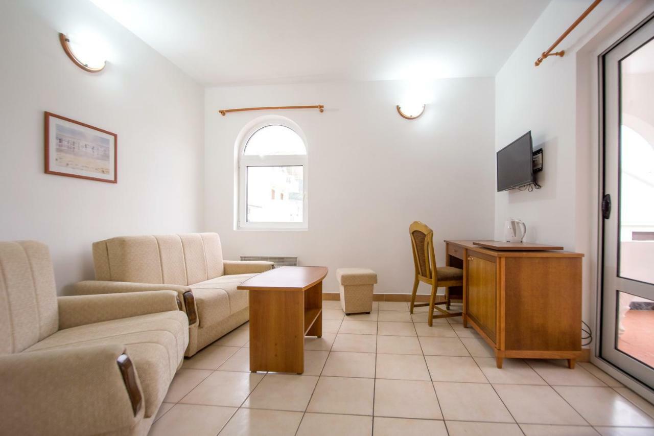 בודווה Apartments & Rooms Nikolic מראה חיצוני תמונה