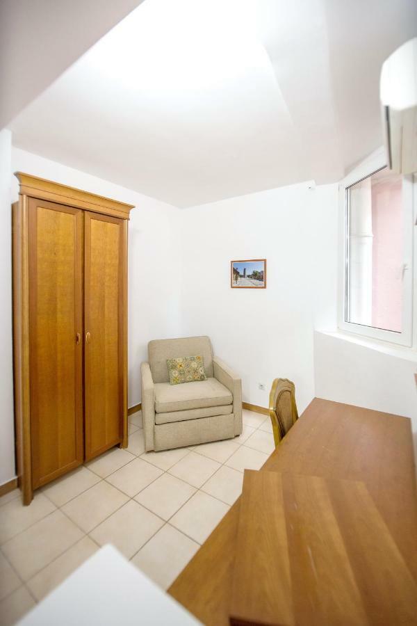 בודווה Apartments & Rooms Nikolic מראה חיצוני תמונה