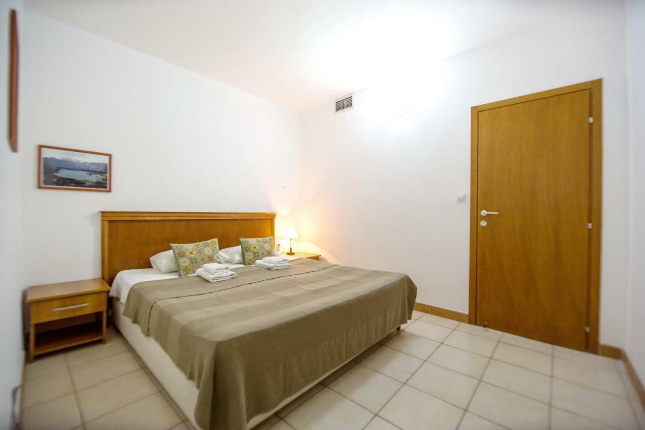 בודווה Apartments & Rooms Nikolic מראה חיצוני תמונה
