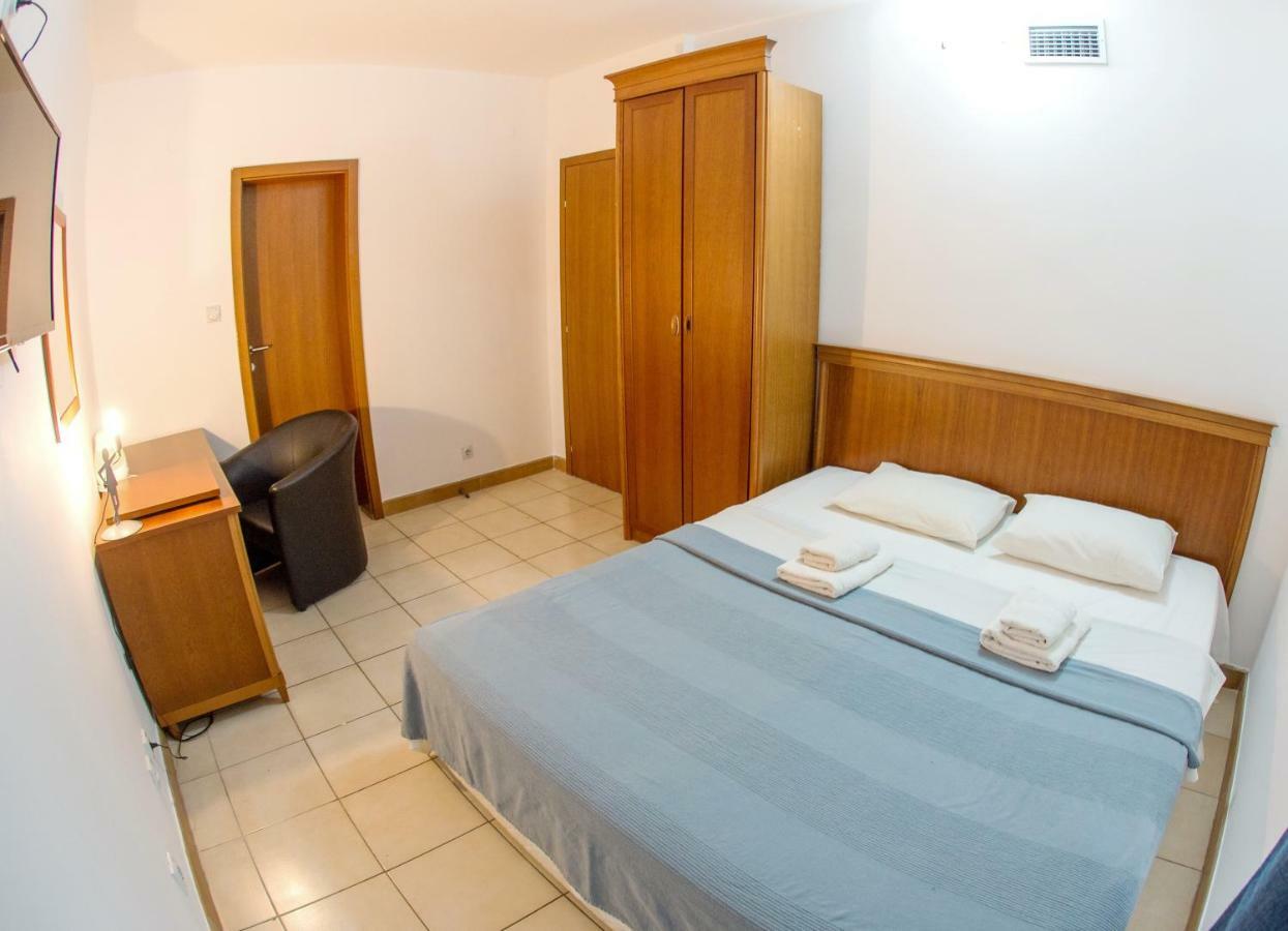בודווה Apartments & Rooms Nikolic מראה חיצוני תמונה