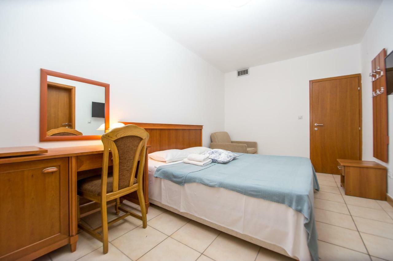 בודווה Apartments & Rooms Nikolic מראה חיצוני תמונה