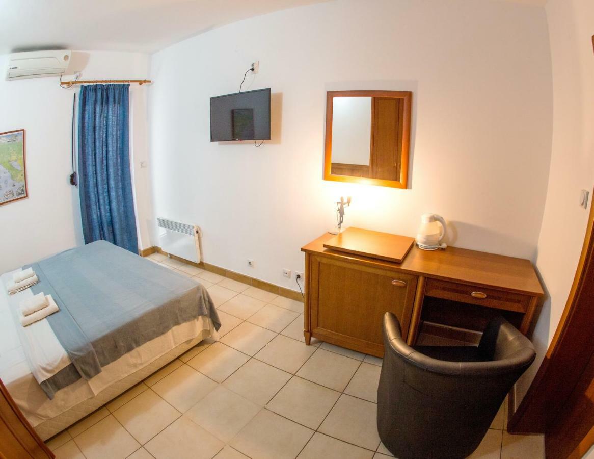 בודווה Apartments & Rooms Nikolic מראה חיצוני תמונה